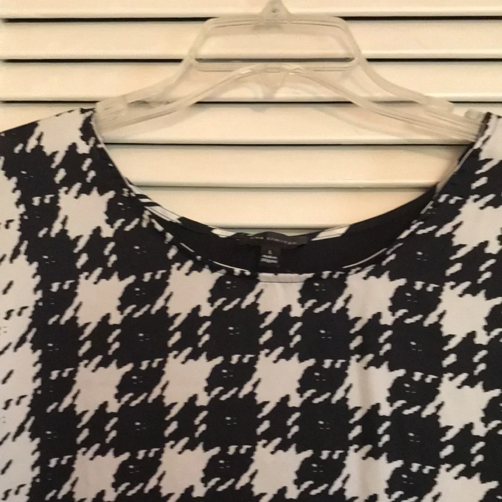 The Limited Women’s Sleeveless Top Houndstooth Black/White print Sz L Slinky